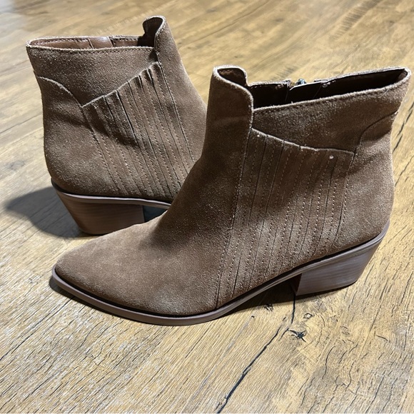 NWOB Dolce Vita Salome Brown Suede Ankle Booties - Picture 5 of 16